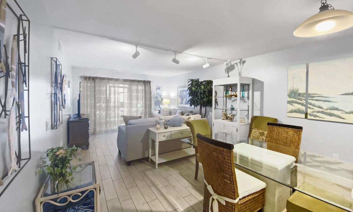 Siesta Key Condo | Affordable Ground Floor Siesta Key Vacation Rental with Heated Pool Access