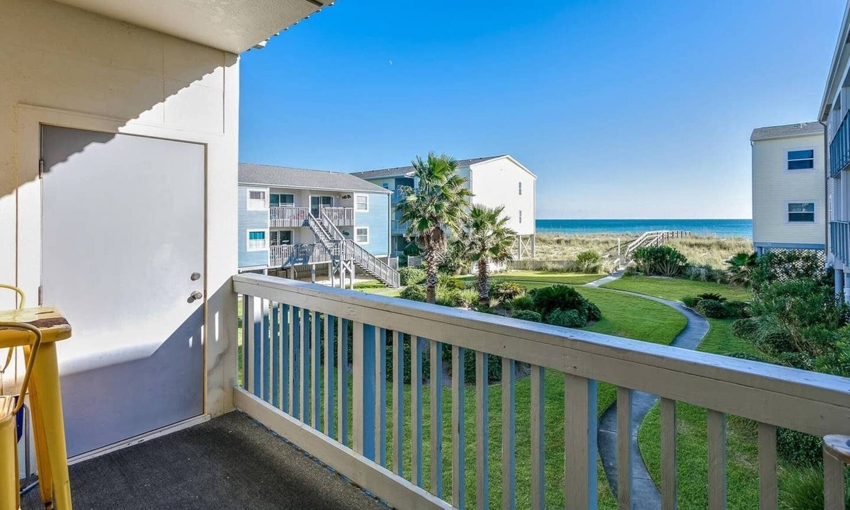 Pensacola Beach Condo | Affordable Gulf View Condo w/Pool!