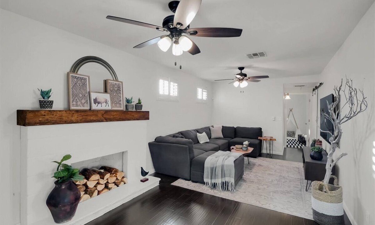 Arcadia House | Affordable home in Upscale Arcadia