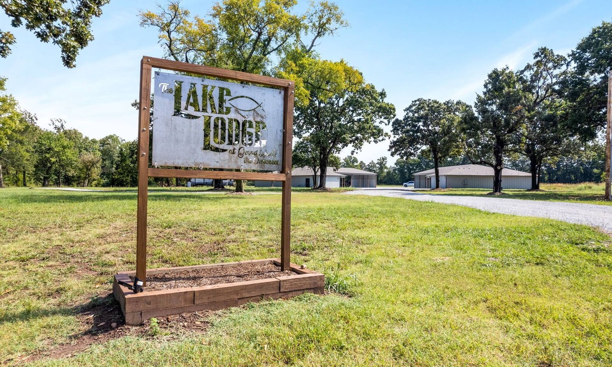Copeland Cabin | Affordable Lodge w/Covered, Lighted, Pull Through Parking. Grills and Outdoor TV