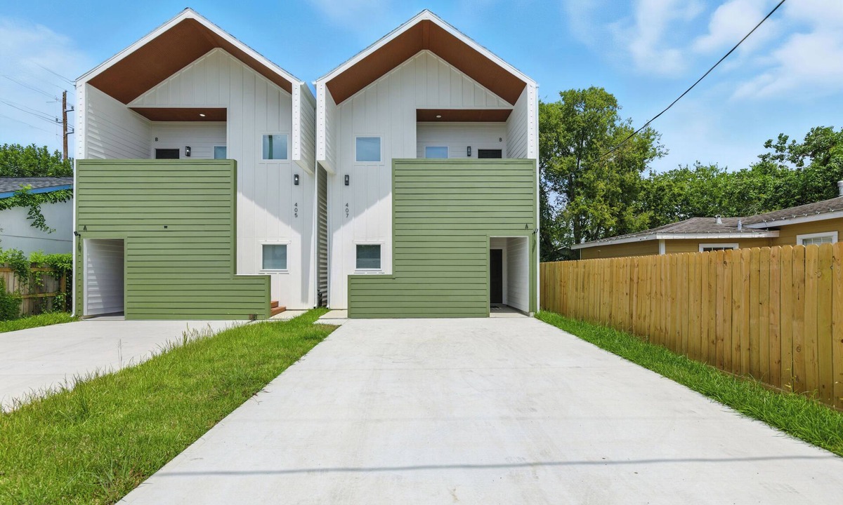 Galena Park Apartment | Affordable Luxury. New 3BR/2BA Near Downtown . Mins from IAH & Hobby Airport