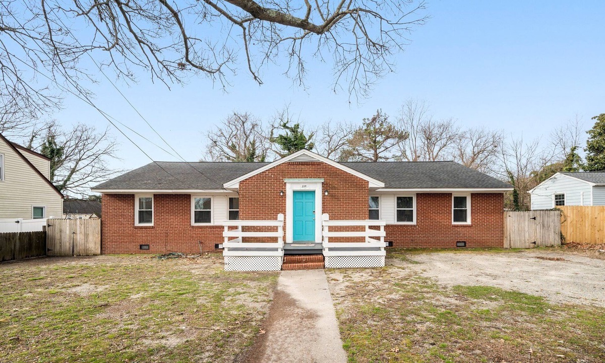 Newport News House | Affordable Newport News. Sleeps 6, easy Shipyard access