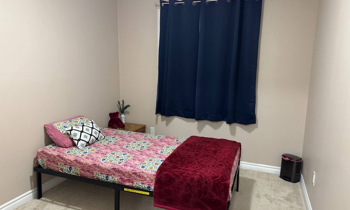 Napanee House | Affordable Private Room in Quiet and Clean Home