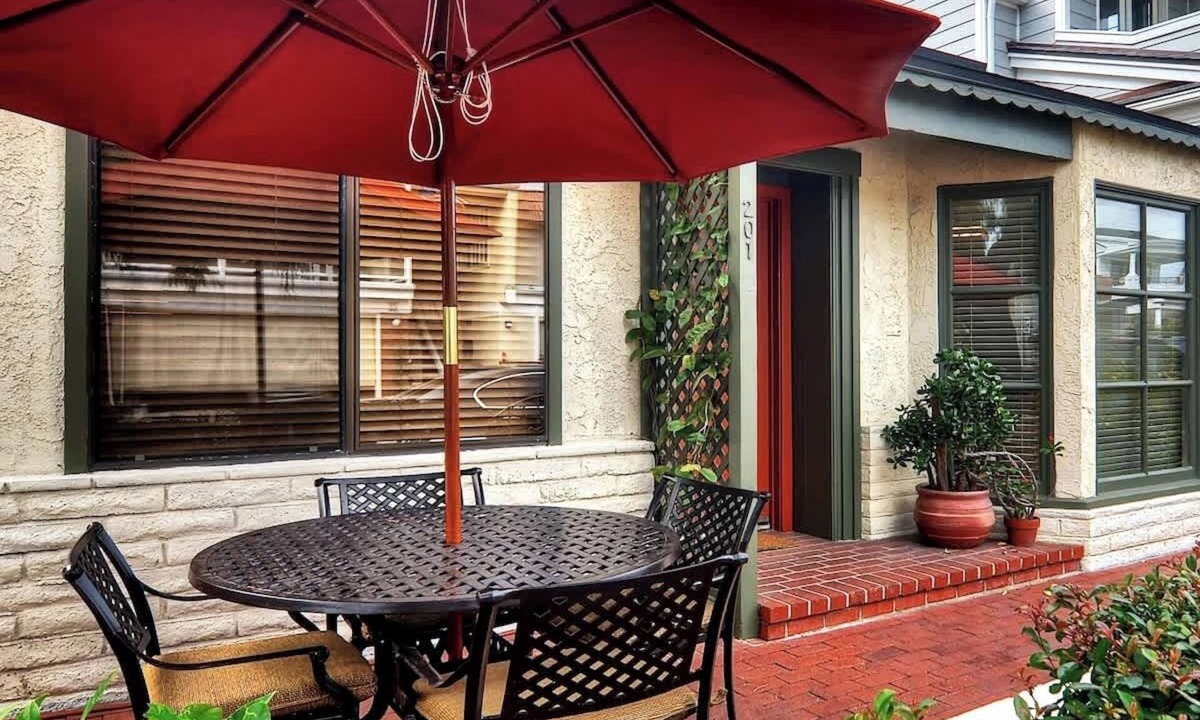 Balboa Island House | Affordable Quaint Cottage Balboa Island: 201 Ruby