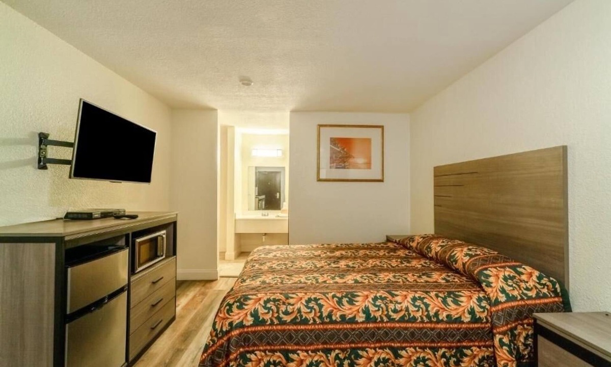FM 1960 Hotel | Affordable Rates w/Convenient Location
