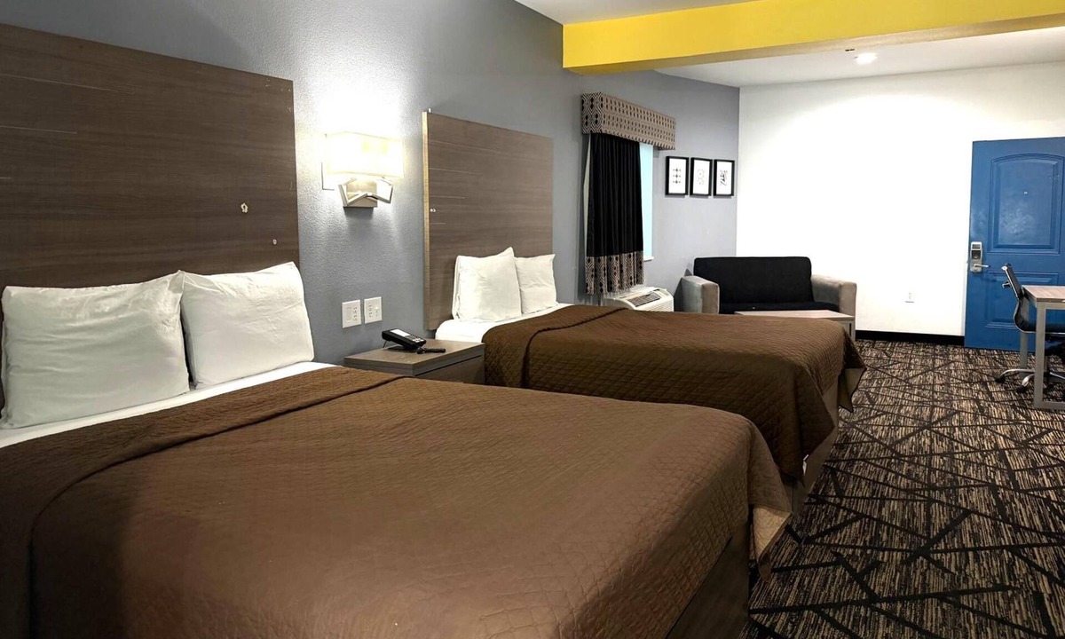 Westfield Hotel | Affordable Room w/2 Queen Beds | 8.8 miles to IAH Airport | Free Parking
