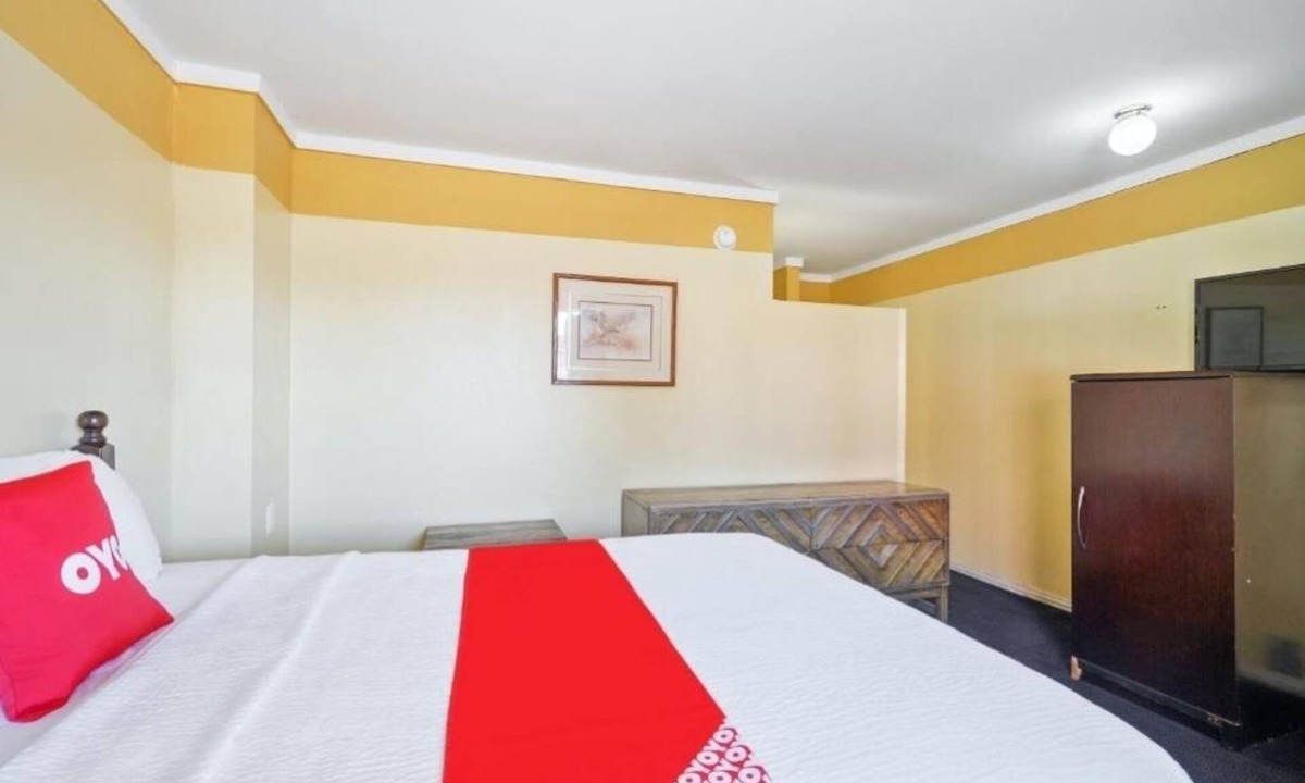 Alpine Hotel | Affordable Stay Close to Davis Mountains Trails - Easy Access to Adventure!