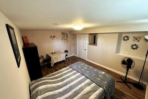 Pickering House | Affordable stay near the OPG TV and parking