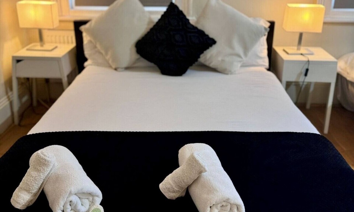 Earl's Court Apartment | Affordable Studio Flat