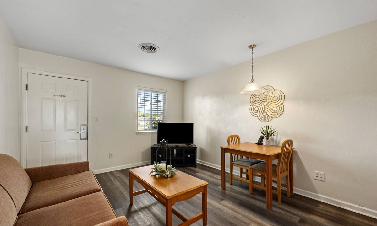 Graham Hotel | Affordable Suites Graham