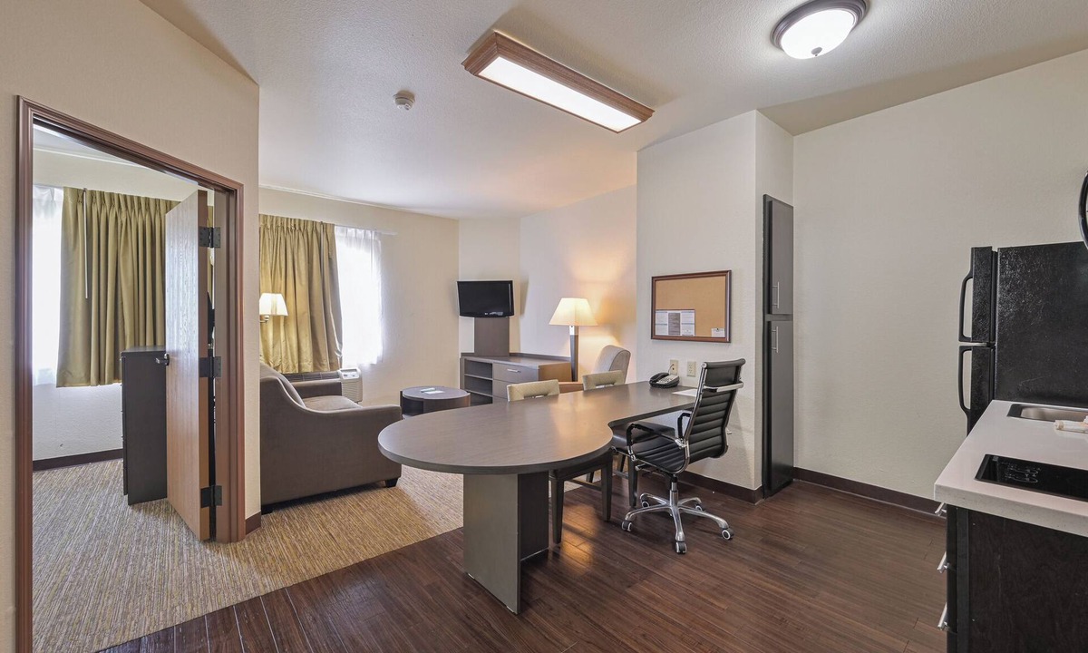 South Tulsa Hotel | Affordable Suites of America Tulsa