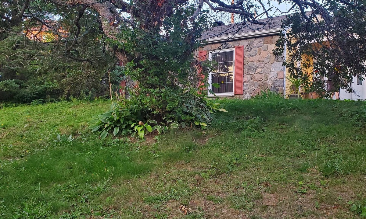 Cowansville House | Afordable summer charming Cottage , fits 5 per, beautiful surrounding .
