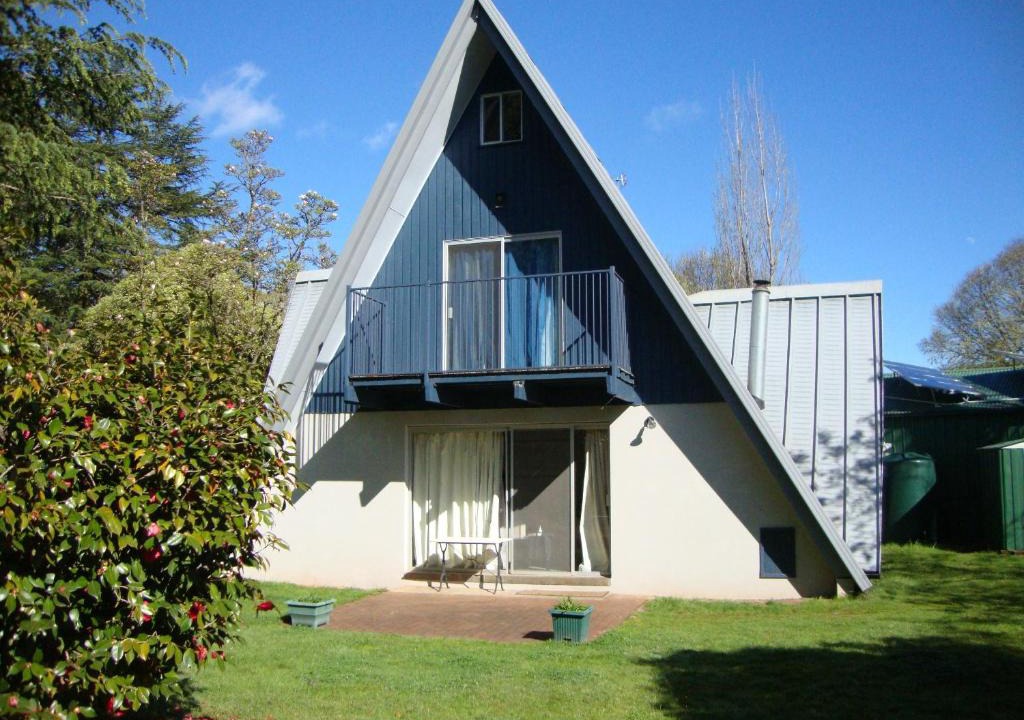 Bright House | Ageri Holiday House