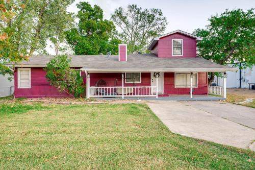 North Garden Acres House | Aggie Game Day Retreat ~ 1 Mi to Texas A & M!
