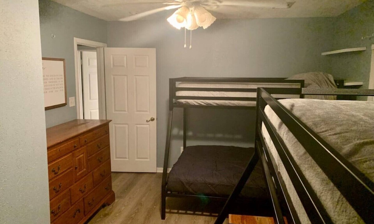 College Station House | ✨Aggie Retreat✨SPACIOUS🏡Sleeps 17🛏🏟Close to Campus