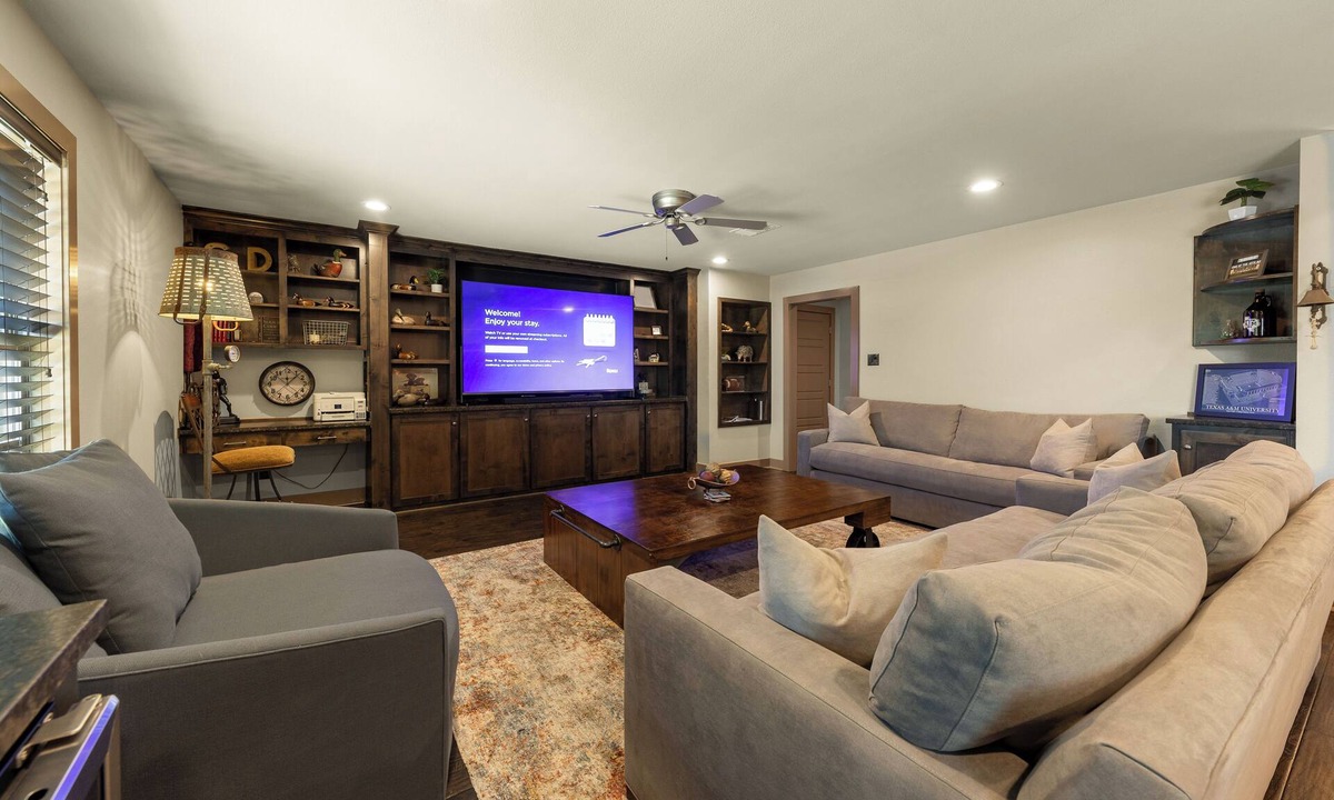 College Park Apartment | Aggieland Apartment Suite