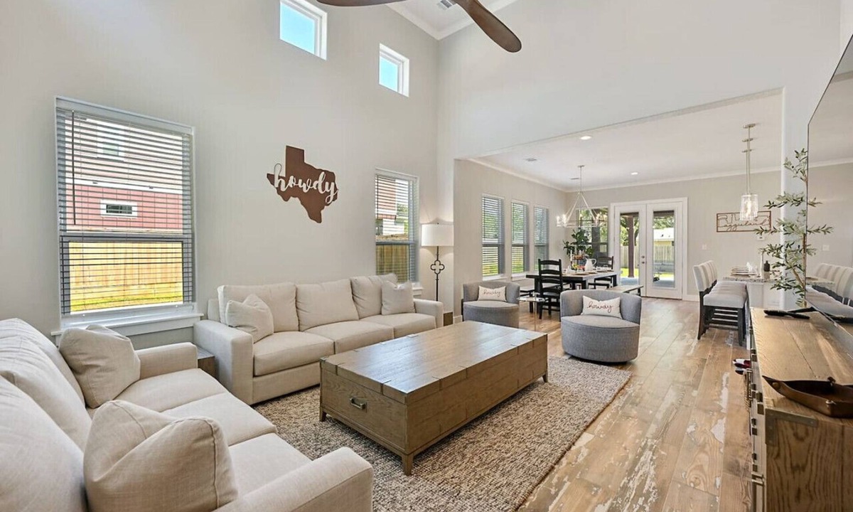 Redmond Terrace House | Aggieland Crossing ~ Huge Gameday Backyard!