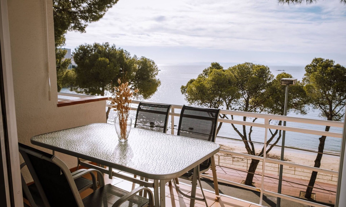 Almadraba-Canyelles Apartment | Agi Marina 8 Apartamento for rent in Roses Girona.