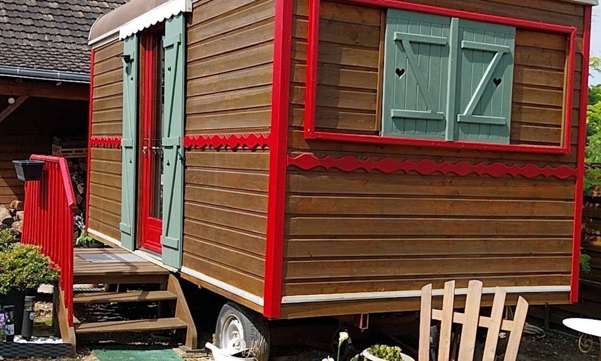 Luzille House | Agnès's garden caravan 37150
