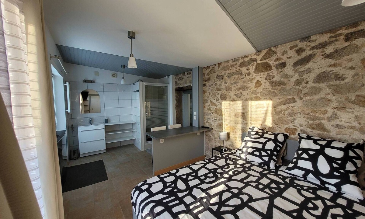 Le Poire-sur-Vie Bed & Breakfast | agréable chambre d'hôtes au calme avec vue sur le jardin