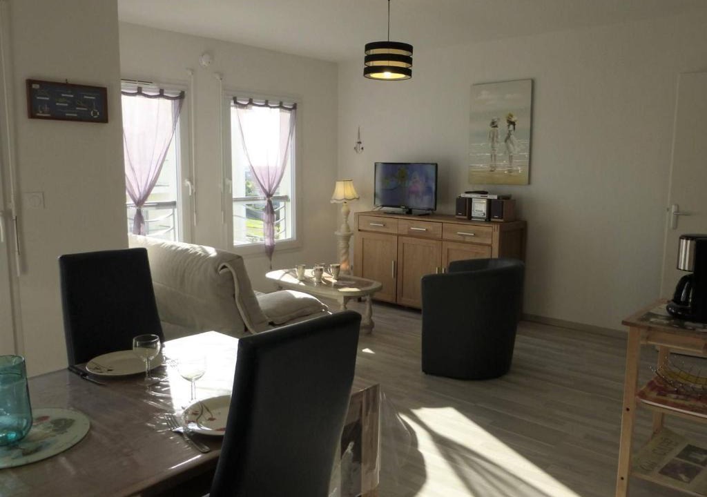 Saint-Gilles-Croix-de-Vie Apartment | Agréable T2 à 1,5km du centre, proche plage, balcon, parking privé, ascenseur, 4 couchages - FR-1-224-447