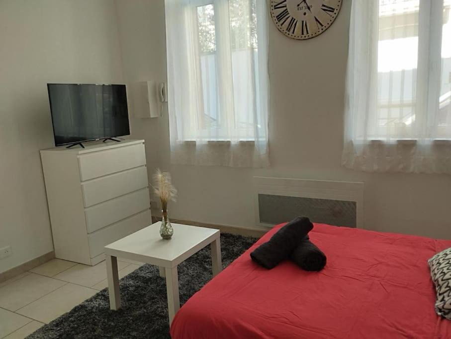 Saint-Quentin Apartment | Agréable Studio calme 2 pers