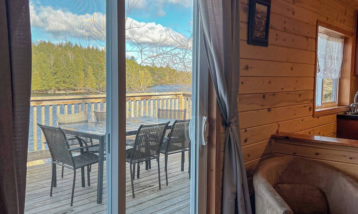 Magnetawan Cabin | Ahmic Lake Resort's Black Bear Cottage