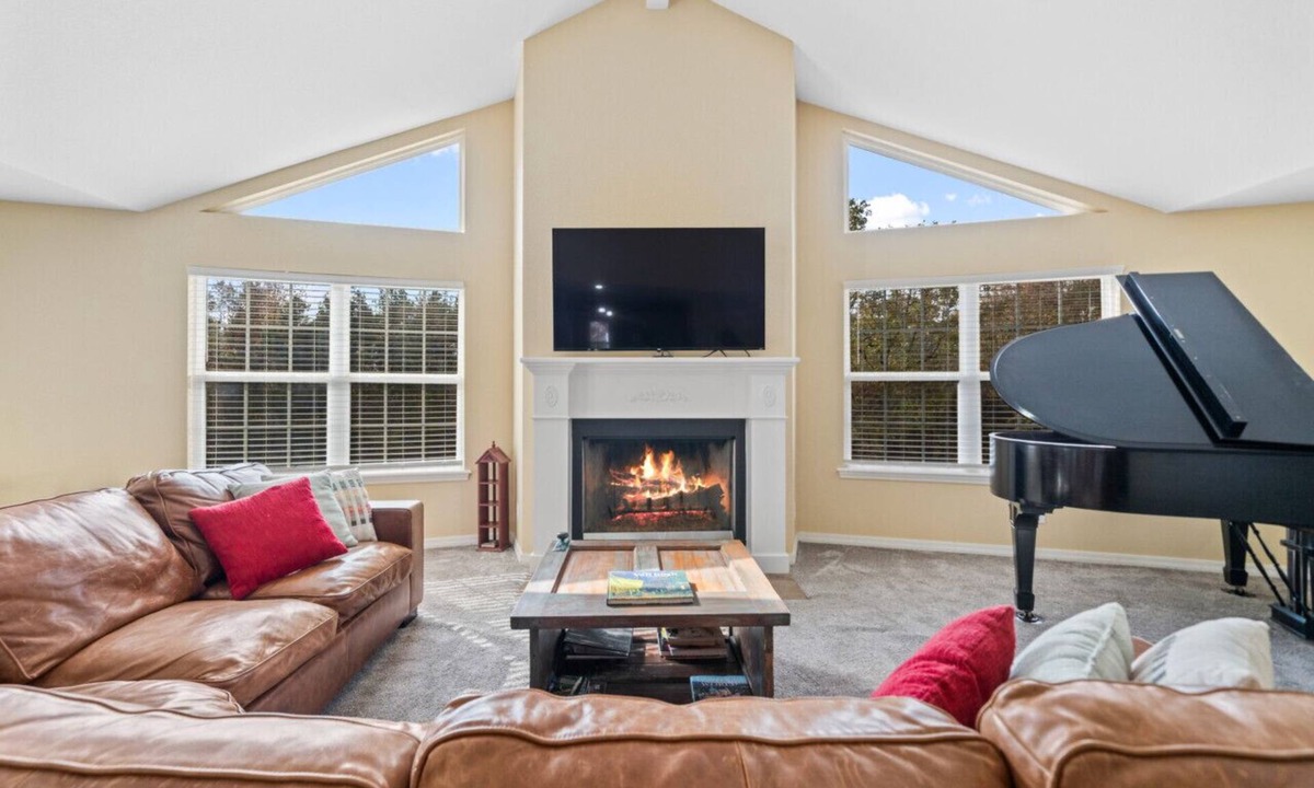 Russellville Apartment | Aidan`s Mountainside Manor: Serene, Spacious Elegance near Adventure