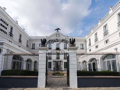 Fontainebleau Hotel | Aigle Noir Hotel Fontainebleau - MGallery Collection