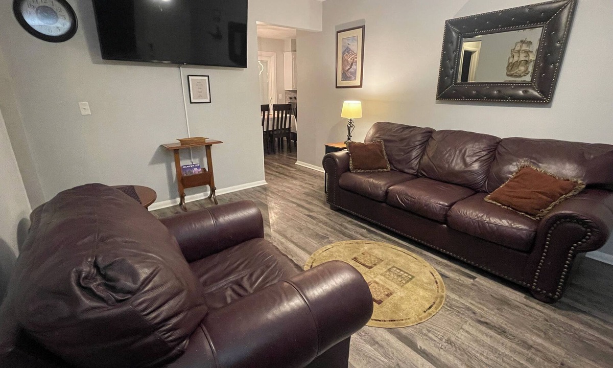 Moore House | Aimee's Place- Comfy and Close to Everything!