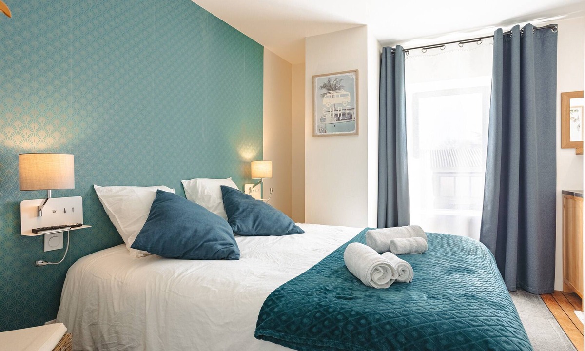 Aigrefeuille-d'Aunis Bed & Breakfast | Aimy Room – Bright, Welcoming, and Full of Life