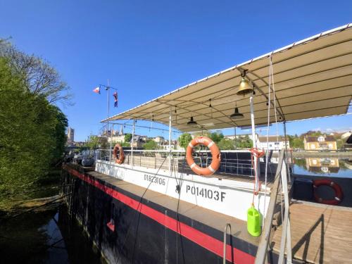 Auxerre Boat Rental | Ainos Louanges - Bail Partner