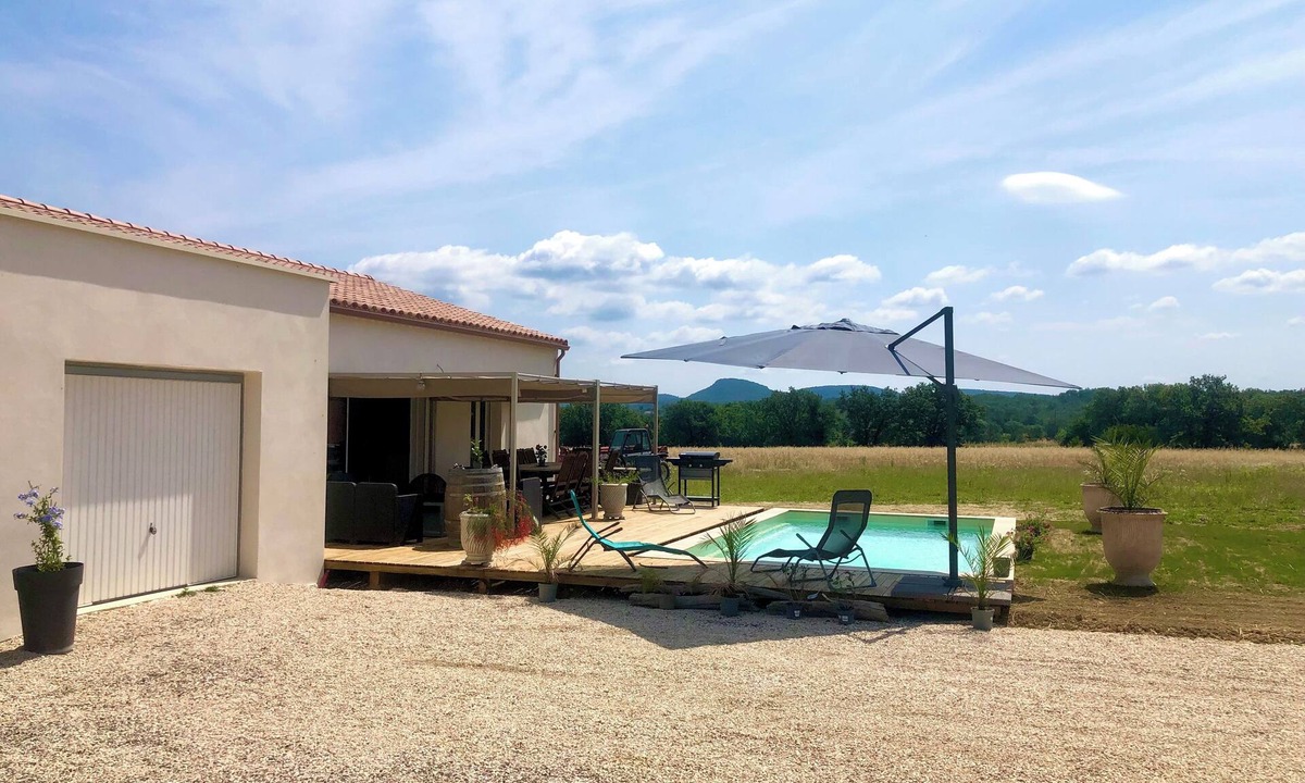 Allegre Les Fumades House | Air-conditioned villa with private pool