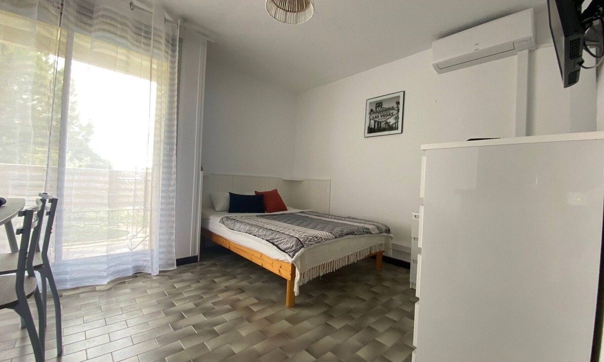 Balaruc-les-Bains Apartment | Air-conditioned studio near thermal baths, pets allowed