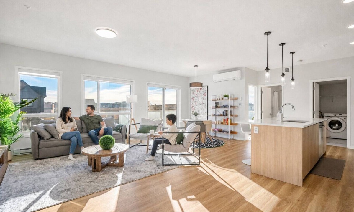 Southeast Calgary Apartment | Air Conditioned 2 BR Luxury Suite/w King Bed