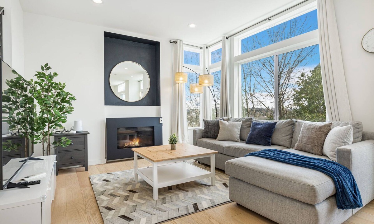 North Beacon Hill House | Air-Conditioned 3BR/3.5BA Luxe Modern Home!