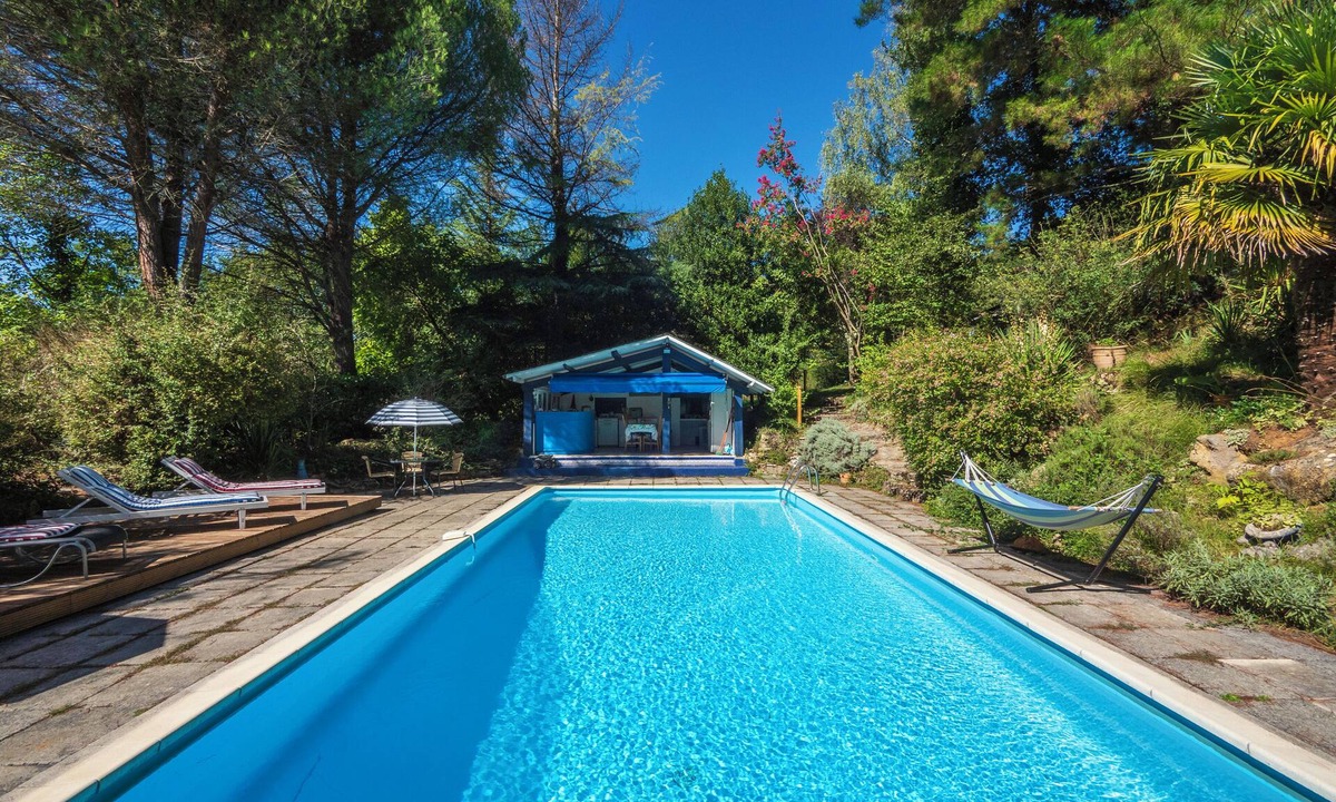 Puivert Apartment | Air-conditioned apartment with shared pool