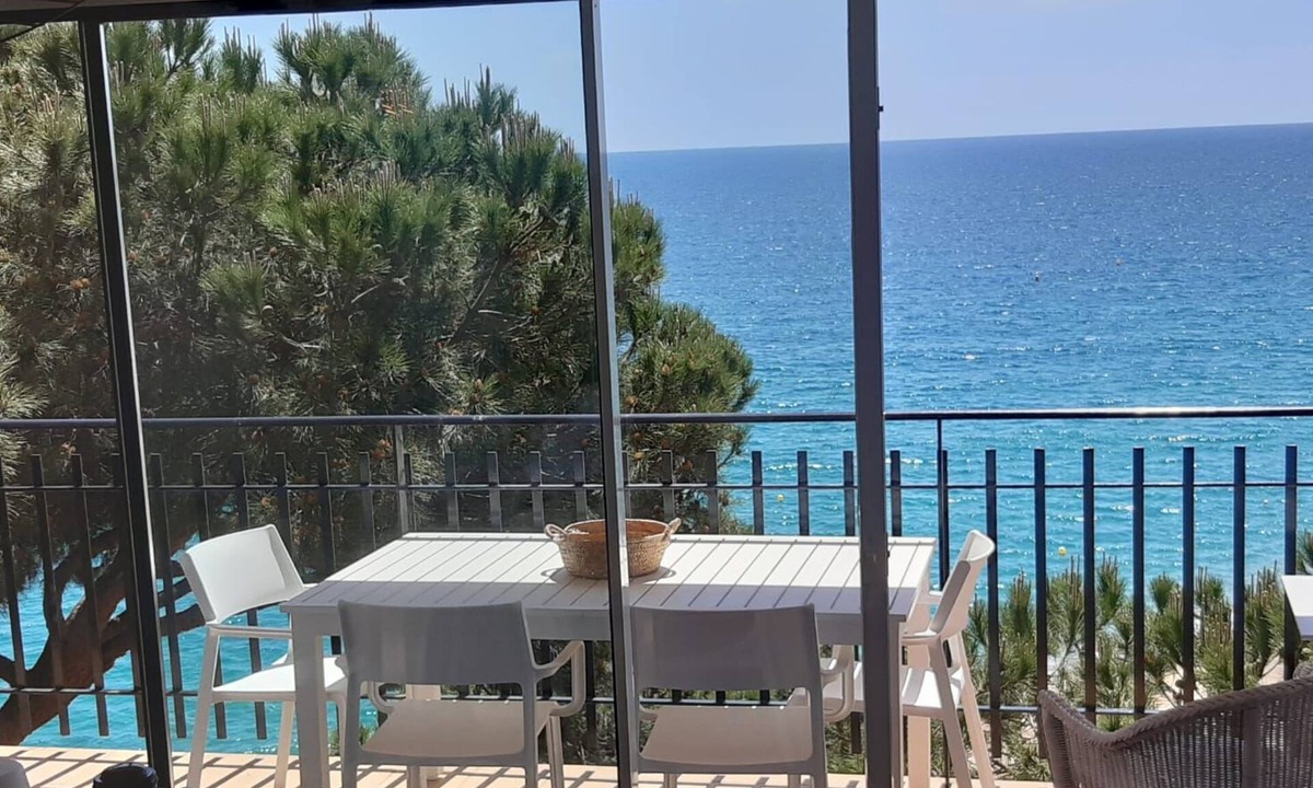 Platja d'Aro Apartment | Air-conditioned corner apartmentSplendid views.FREE WIFI. ON THE BEACH 🏖️.
