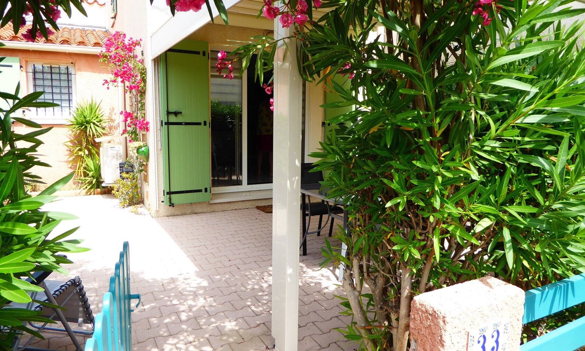 Argeles-sur-Mer Villa | Air-Conditioned Cottage with Large Terrace, Near Beach and Shops