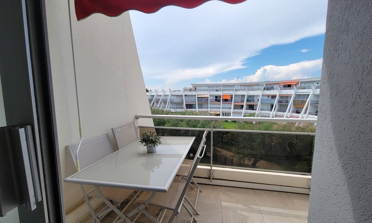 La Petite Motte Apartment | Air-conditioned studio cabin with parking 200 m from Couchant beach