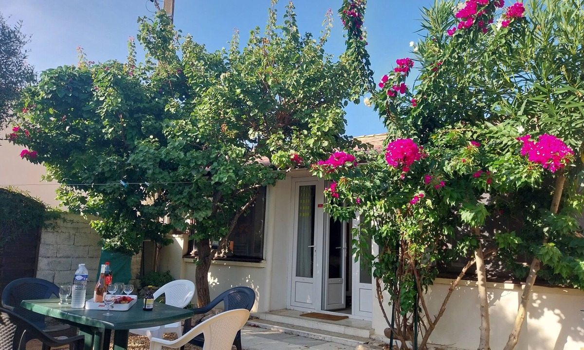 Le Grau-Du-Roi House | air-conditioned house, well equipped, veranda, jacuzzi, quiet garden, close to everything