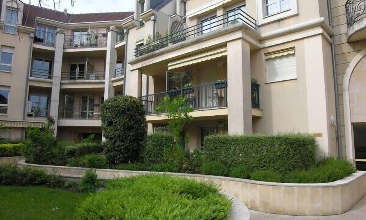 Maisons-Laffitte Apartment | Air-conditioned apt. 67 m2 air-conditioned, standing residence/town center, certified stars