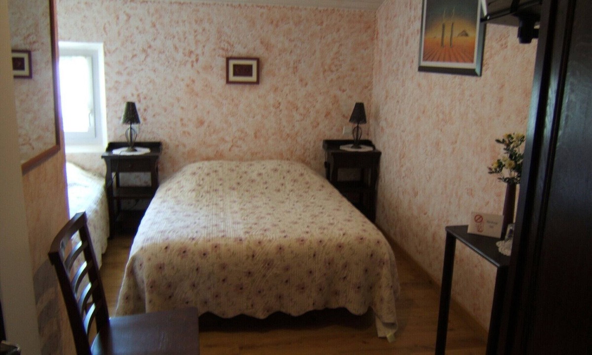 Labruguiere Bed & Breakfast | Air-conditioned guest room up to 3 people - Free Wifi.