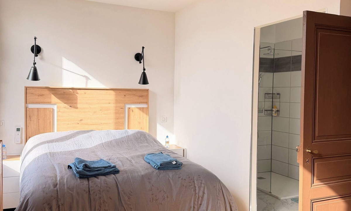 Lauzerte House | Air-conditioned house with terrace and elevator