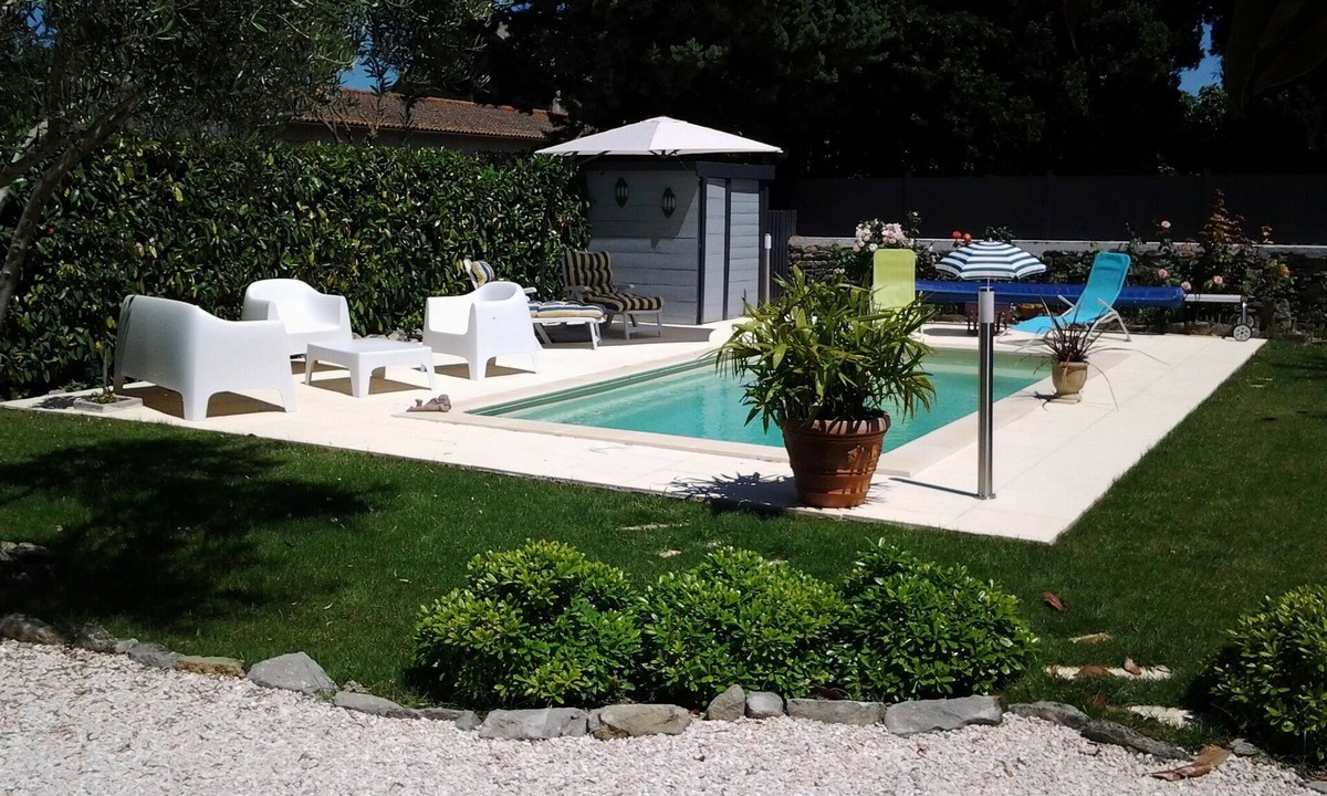Pezens Apartment | Air-conditioned self-contained studio with private pool in villa near Carcassonne