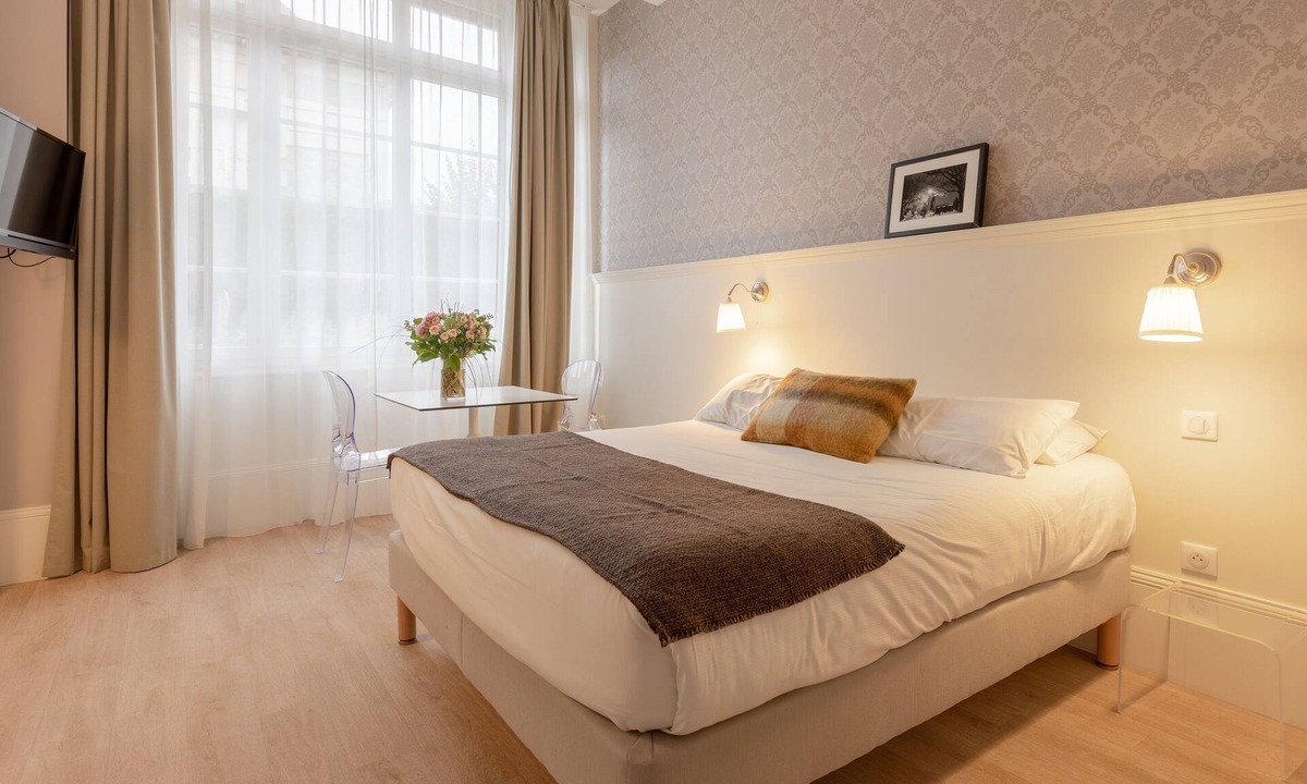 Limoges Apartment | Air-conditioned Studio - Maison Blanche