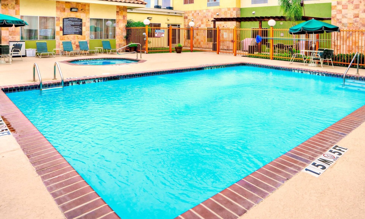 Laredo Apartment | Air-Conditioned Studio Near LRD | Shared Hot Tub + Daily Free Breakfast