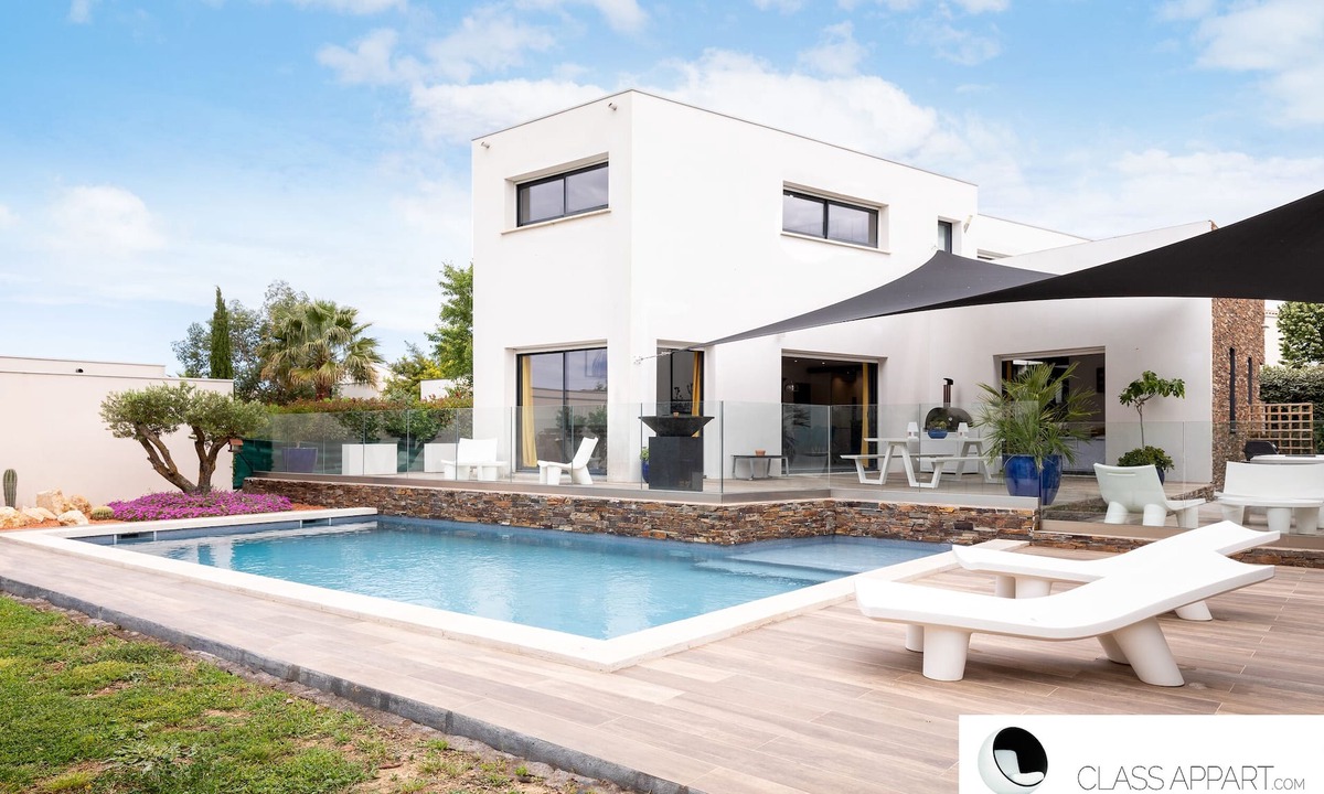Le Cres Villa | Air-conditioned summer villa with swimming pool and jacuzzi in "Le Crès".