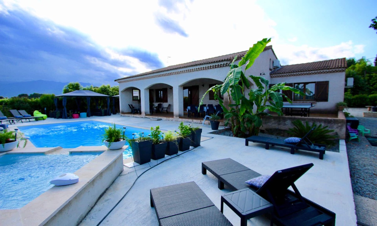 Aleria House | AIR-CONDITIONED VILLA WITH HEATED POOL AND HOT TUB