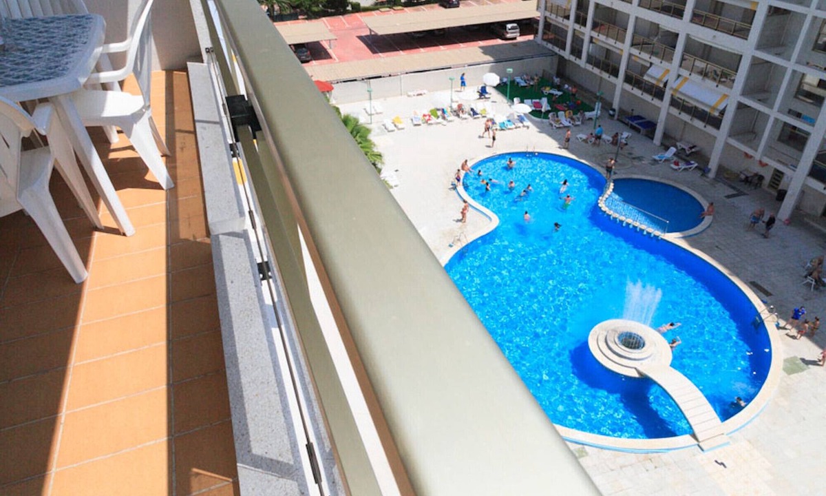 Salou City Centre Apartment | AirCon Apartment · Beach 100m · Pool · Wifi · UHC MICHELANGELO